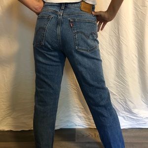 Dark Wash Wedgie Straight Levi’s